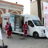 Si tratta di un camper bianco che sta girando l�Europa permettendo a chi non ne ha la possibilit� di telefonare gratuitamente ai propri cari, spesso residenti in altri Stati